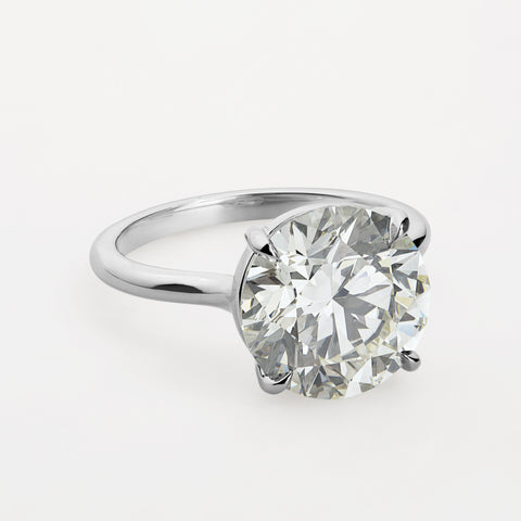 Round diamond engagement ring